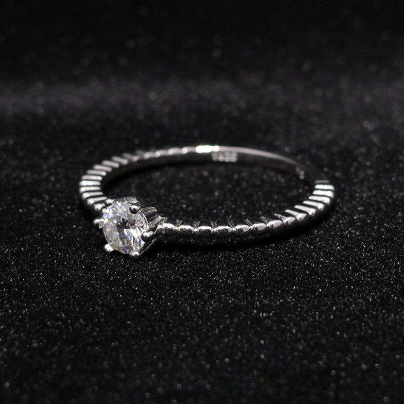 Moissanite 0.30 ctw Circle Ring