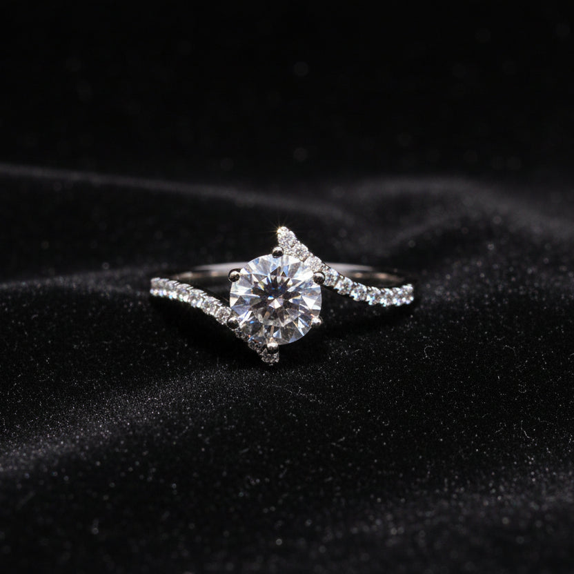 Moissanite 1.00 ctw Circle Ring