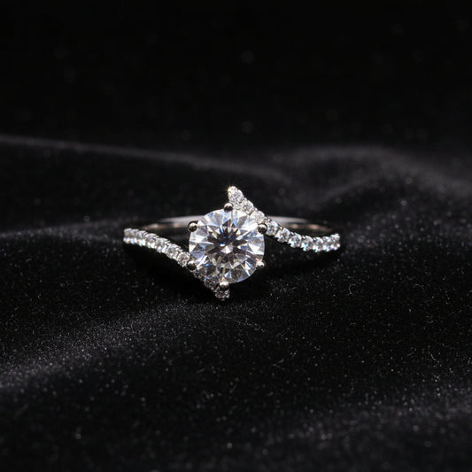 Moissanite 1.00 ctw Circle Ring