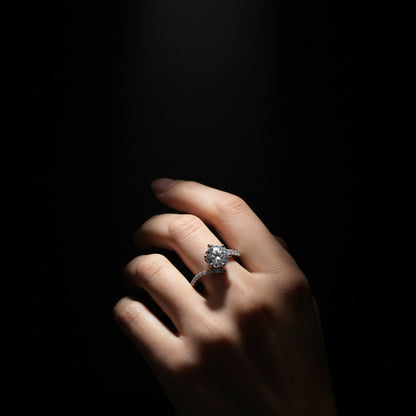 Moissanite 1.00 ctw Circle Ring