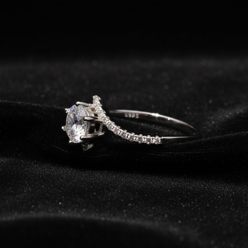 Moissanite 1.00 ctw Circle Ring